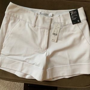 New York and Co size 0 white dress shorts with cuff NWT